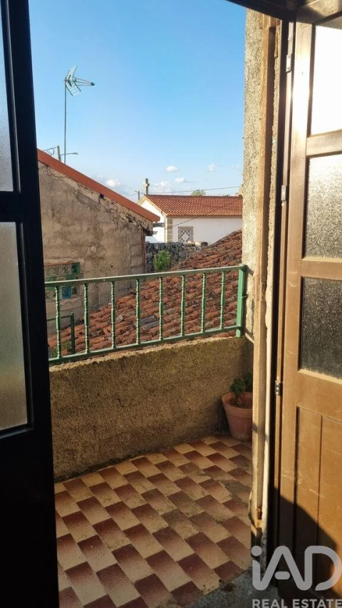 Moradia T2 para Venda em Vila Cortes da Serra