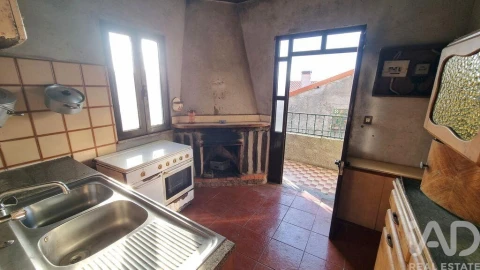 Moradia T2 para Venda em Vila Cortes da Serra