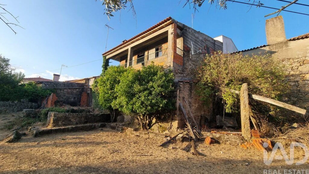 Moradia T2 para Venda em Vila Cortes da Serra Foto 36