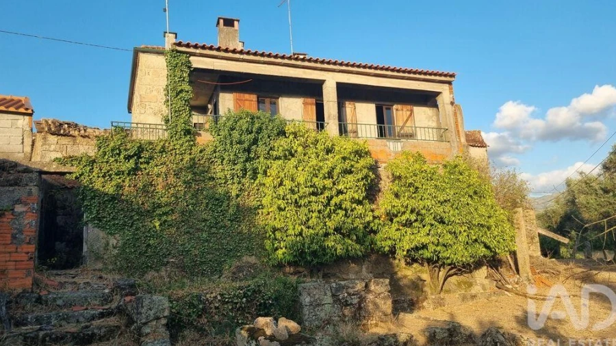 Moradia T2 para Venda em Vila Cortes da Serra