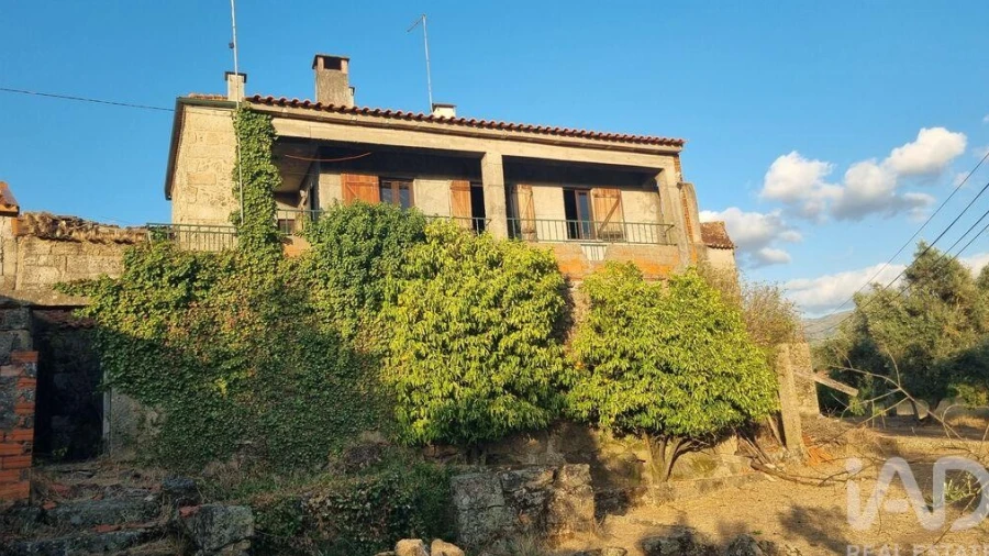Moradia T2 para Venda em Vila Cortes da Serra