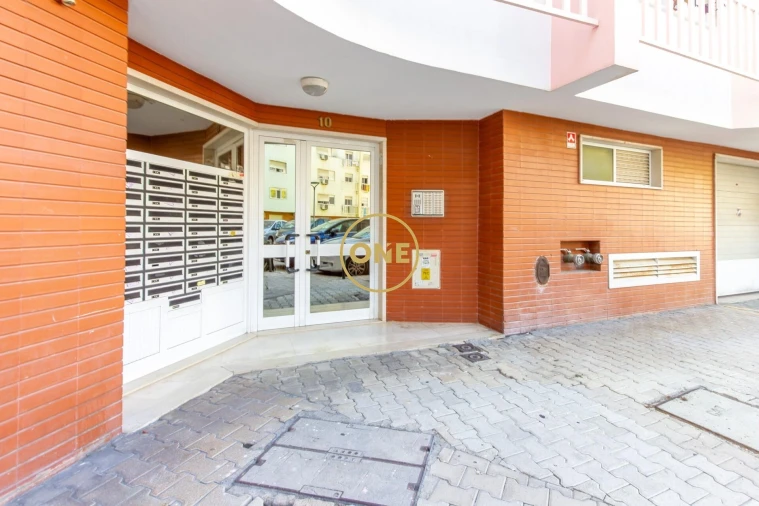 Apartamento T2 para Venda em Corroios Foto 24