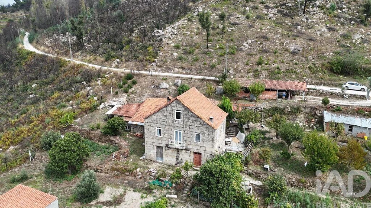 Moradia T3 para Venda em Avo Foto 7