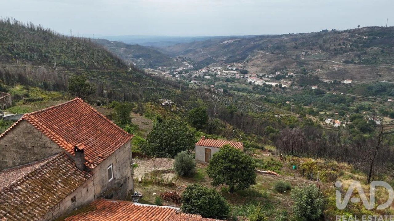 Moradia T3 para Venda em Avo Foto 2