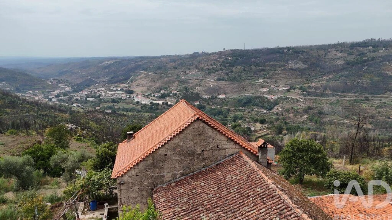 Moradia T3 para Venda em Avo Foto 3