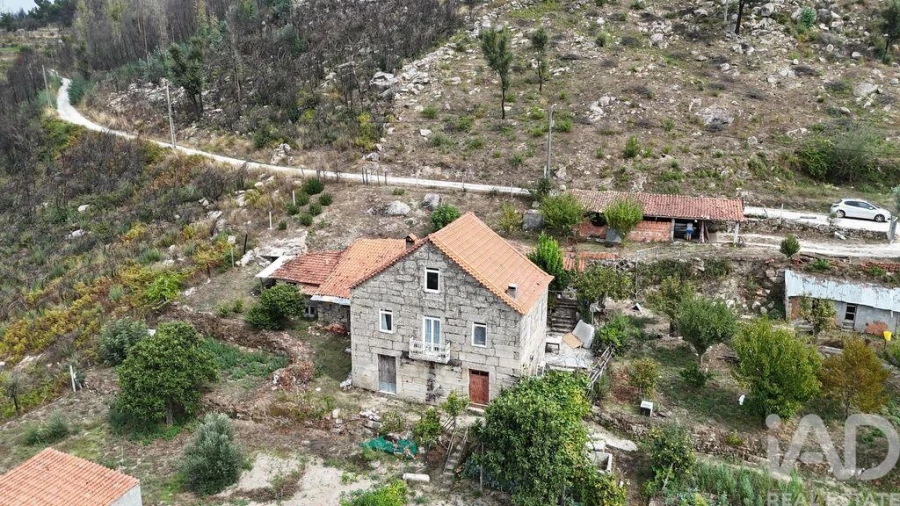 Moradia T3 para Venda em Avo Foto 7