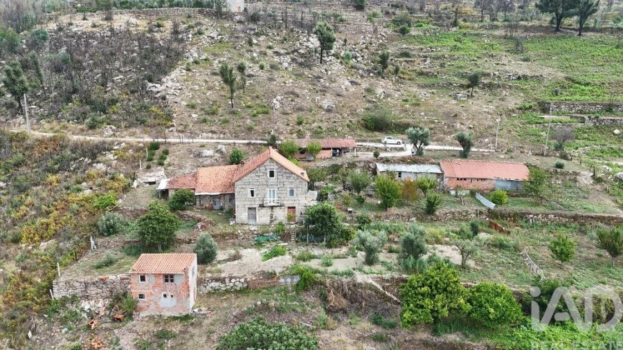 Moradia T3 para Venda em Avo Foto 6
