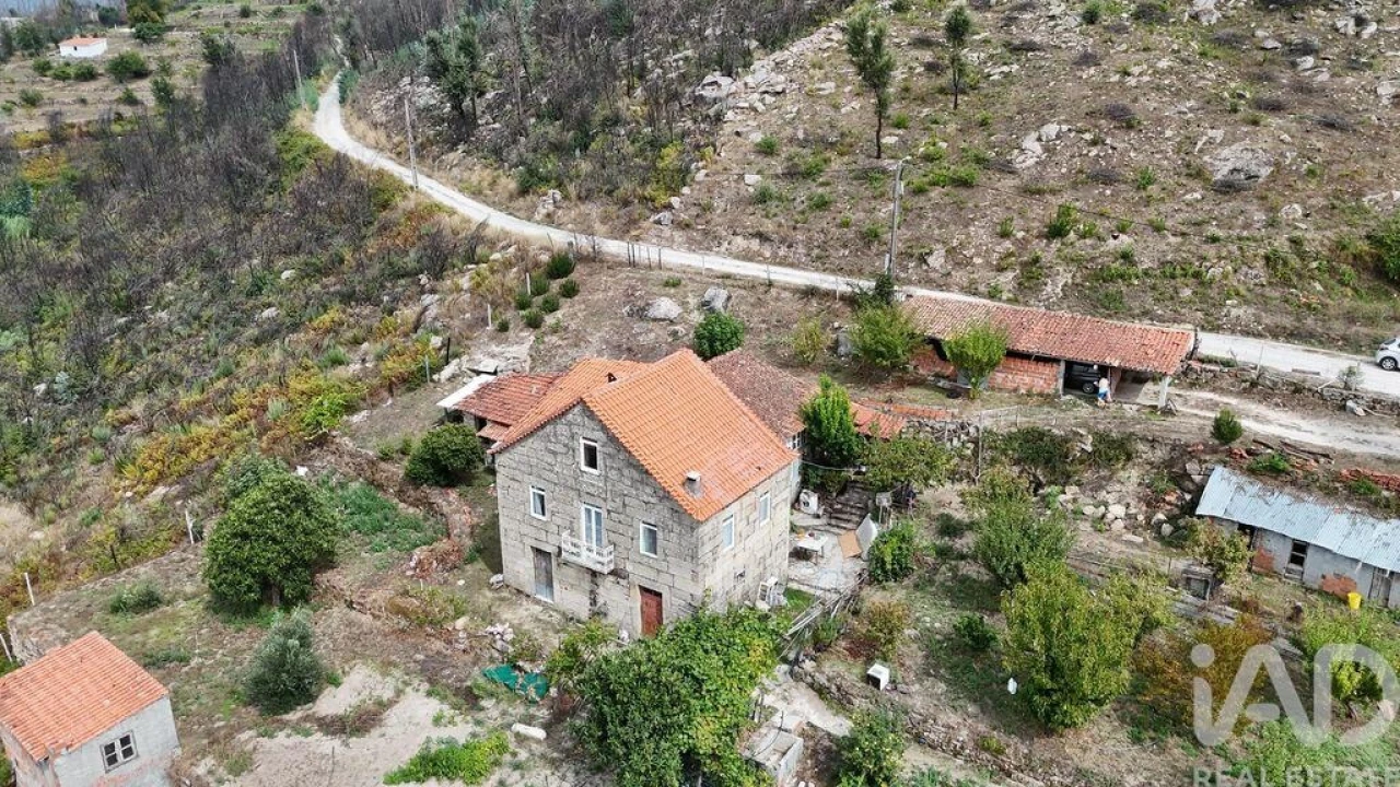 Moradia T3 para Venda em Avo Foto 4