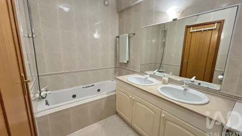 Apartamento T1 para Venda em São Felix da Marinha