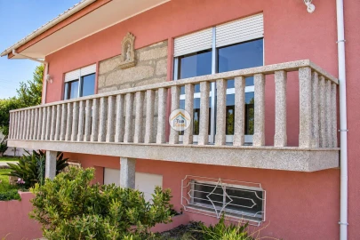 Moradia T5 para Venda em Guilhabreu