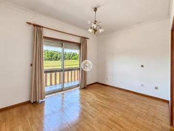 Moradia T5 para Venda em Guilhabreu