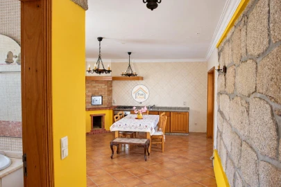Moradia T5 para Venda em Guilhabreu