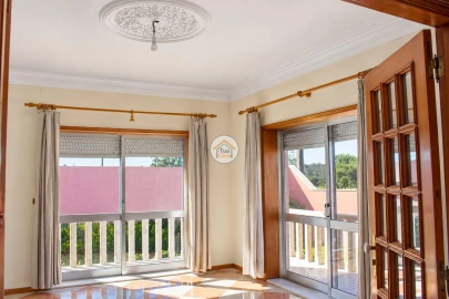 Moradia T5 para Venda em Guilhabreu