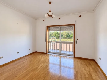 Moradia T5 para Venda em Guilhabreu