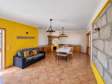 Moradia T5 para Venda em Guilhabreu
