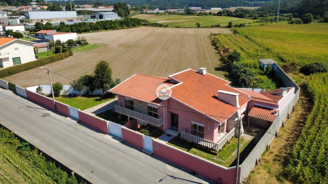 Moradia T5 para Venda em Guilhabreu Foto 1