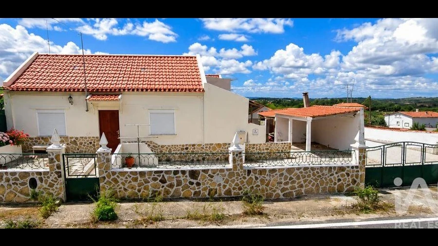 Moradia T3 para Venda em Lamas e Cercal