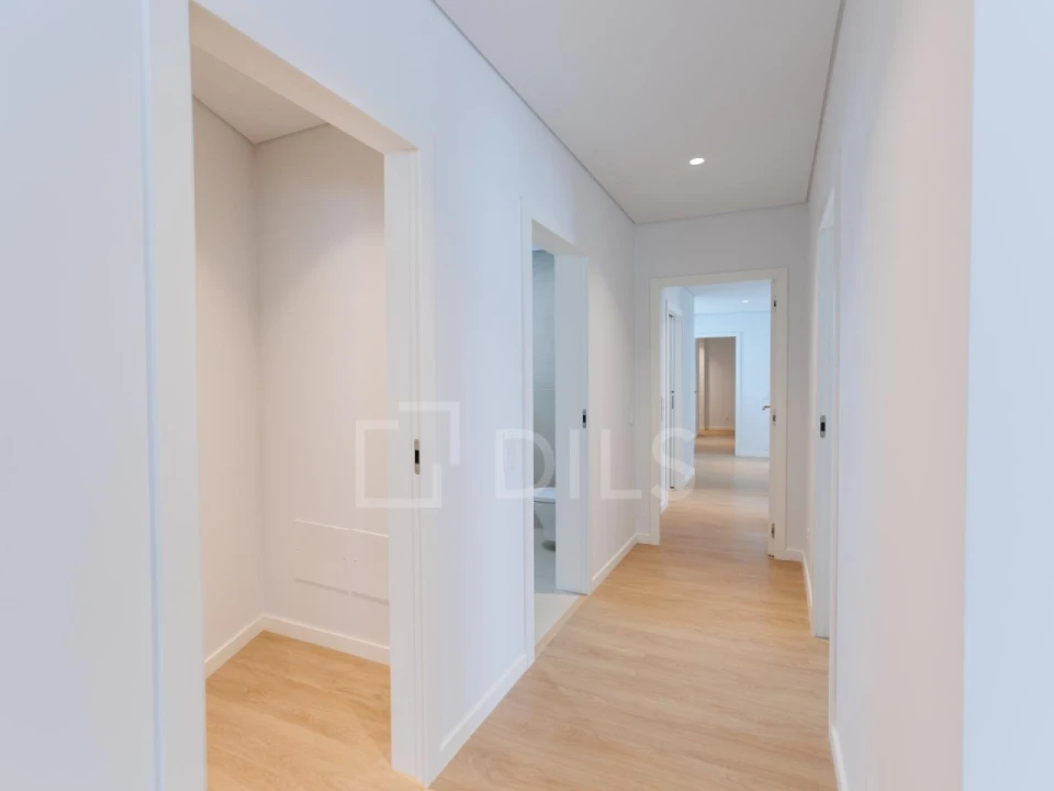 Apartamento T4 para Venda em Faro (Sé e São Pedro) Foto 12