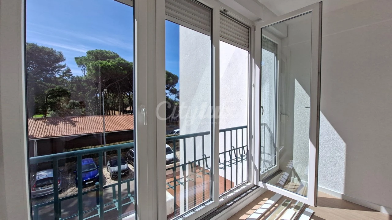 Apartamento T2 para Venda em Carcavelos e Parede Foto 1