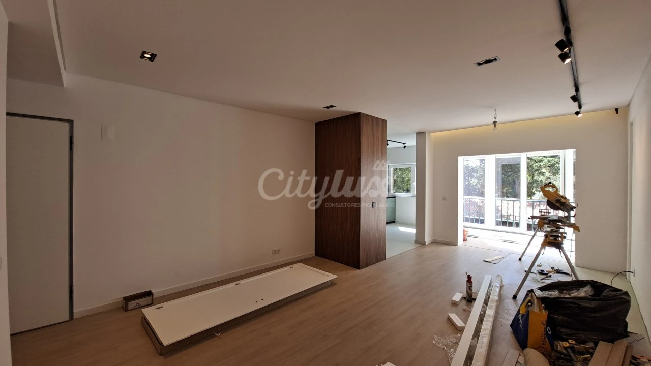 Apartamento T2 para Venda em Carcavelos e Parede Foto 9