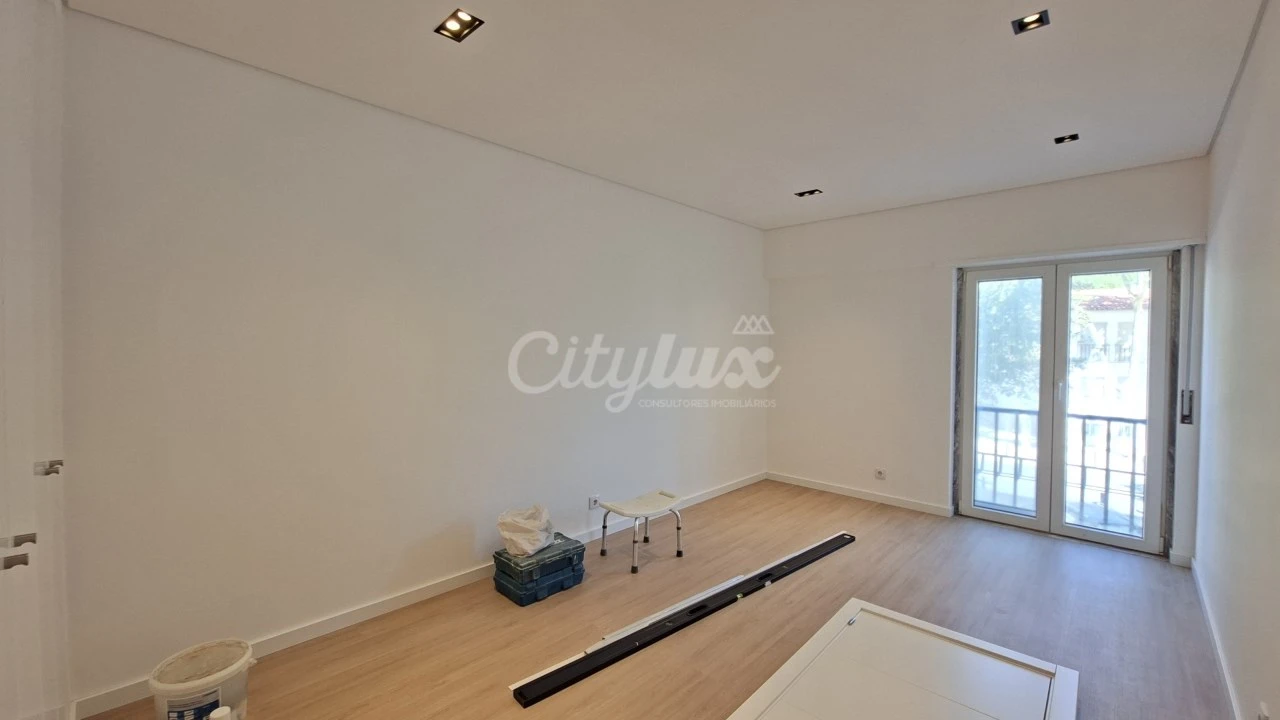 Apartamento T2 para Venda em Carcavelos e Parede Foto 18