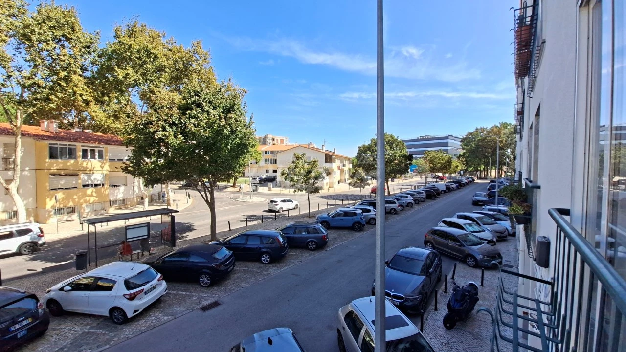Apartamento T2 para Venda em Carcavelos e Parede Foto 23