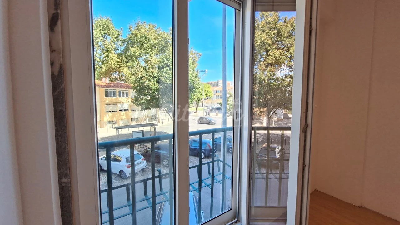 Apartamento T2 para Venda em Carcavelos e Parede Foto 22