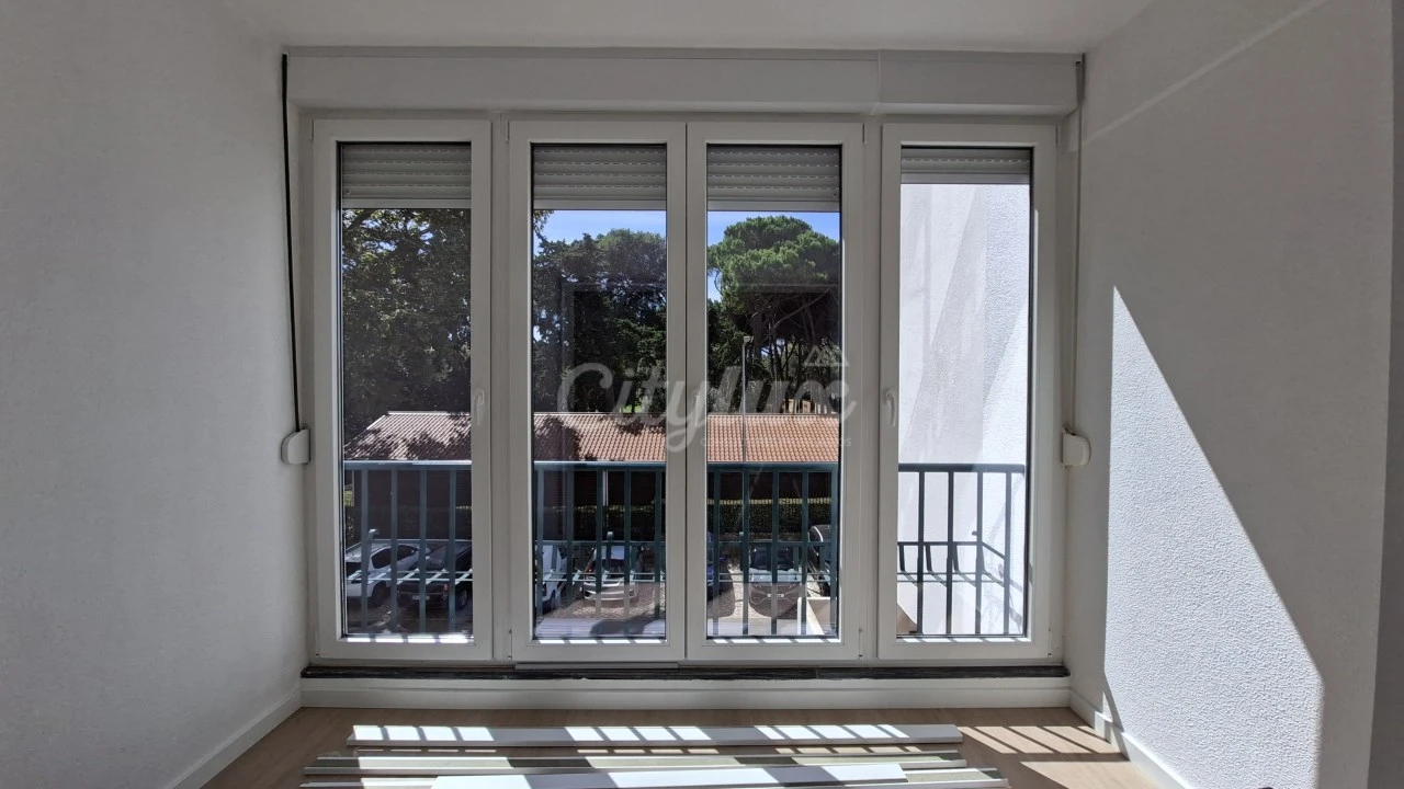 Apartamento T2 para Venda em Carcavelos e Parede Foto 6