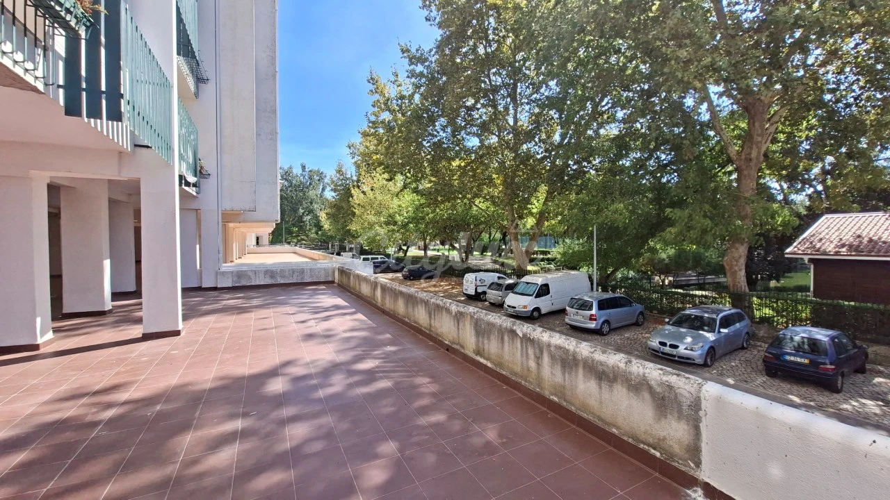 Apartamento T2 para Venda em Carcavelos e Parede Foto 26