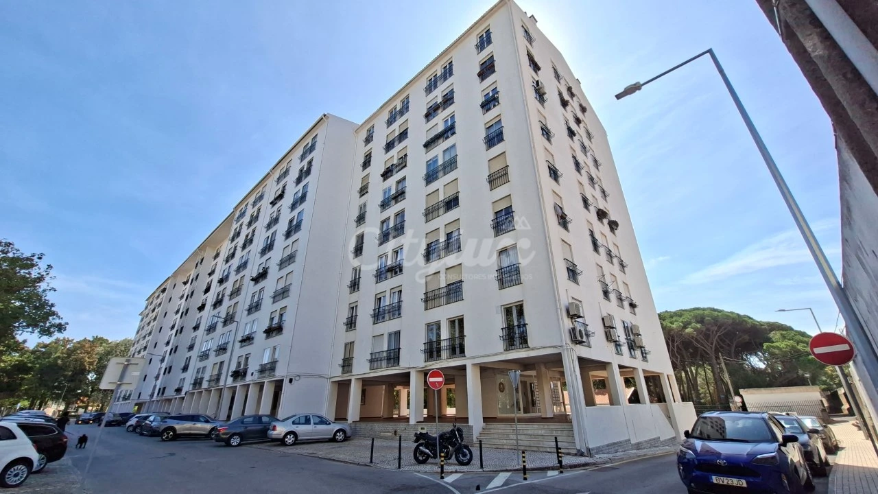 Apartamento T2 para Venda em Carcavelos e Parede Foto 33