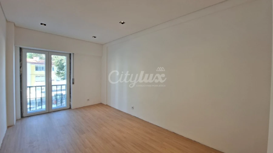 Apartamento T2 para Venda em Carcavelos e Parede Foto 21