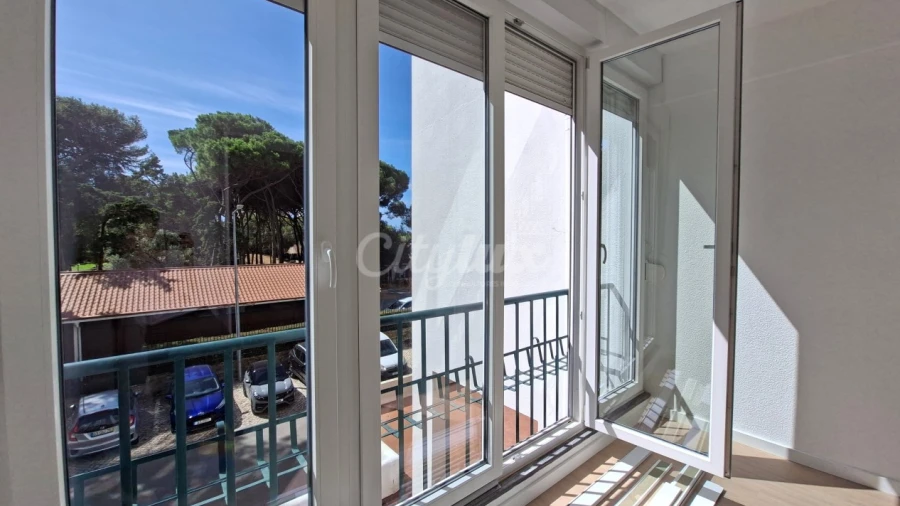 Apartamento T2 para Venda em Carcavelos e Parede