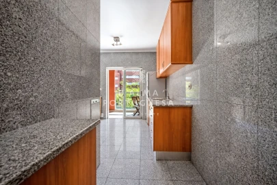 Apartamento T2 para Arrendamento em Portimão