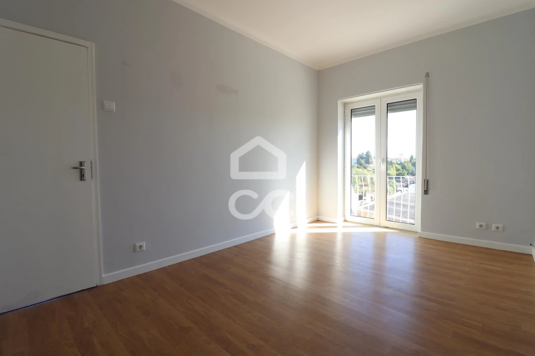 Apartamento T2 para Arrendamento em Santa Clara e Castelo Viegas Foto 9
