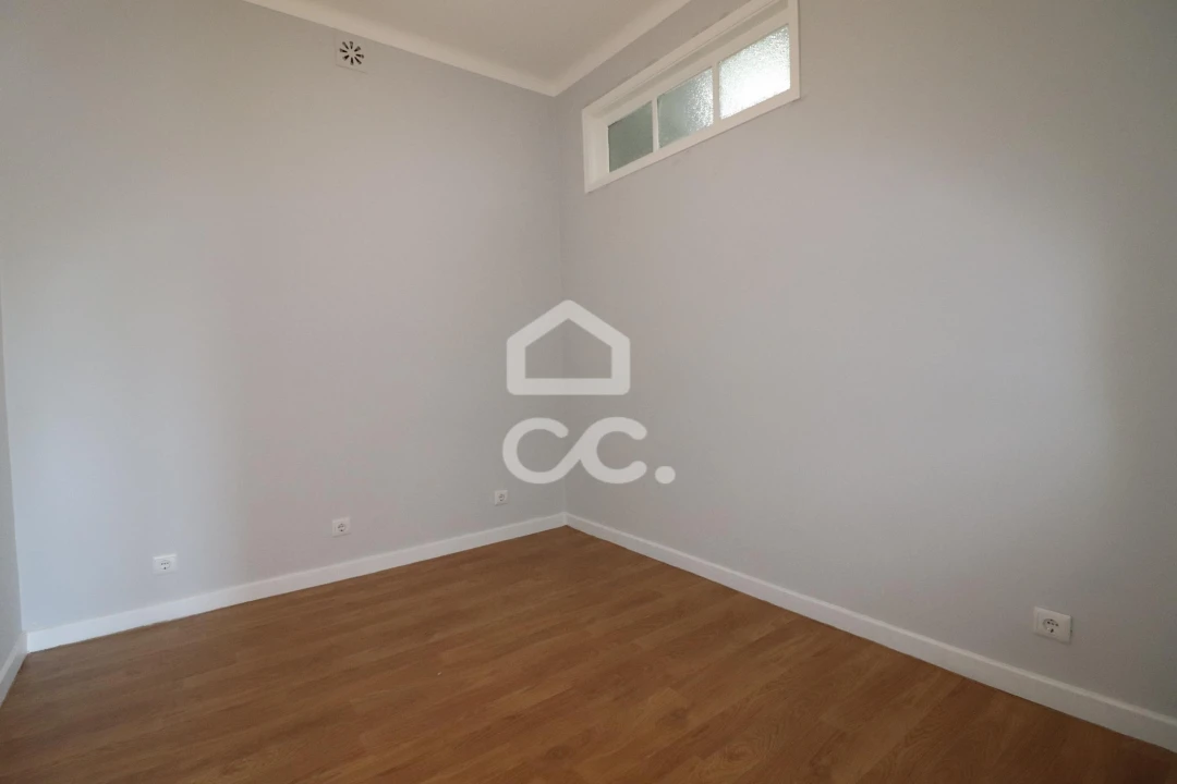 Apartamento T2 para Arrendamento em Santa Clara e Castelo Viegas Foto 11