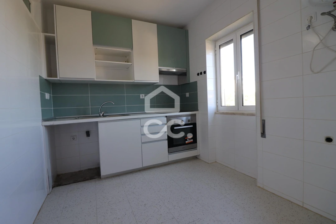 Apartamento T2 para Arrendamento em Santa Clara e Castelo Viegas Foto 4
