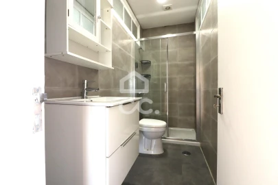 Apartamento T2 para Arrendamento em Santa Clara e Castelo Viegas