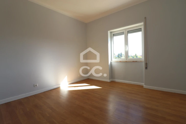 Apartamento T2 para Arrendamento em Santa Clara e Castelo Viegas Foto 6
