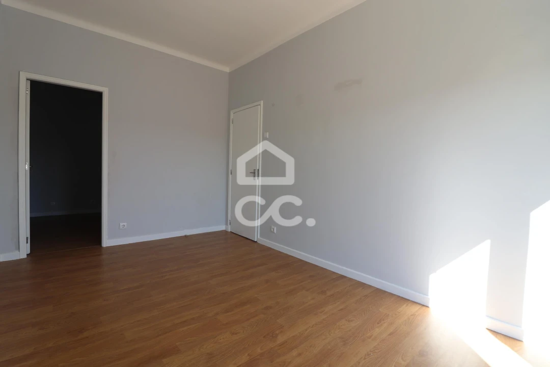 Apartamento T2 para Arrendamento em Santa Clara e Castelo Viegas Foto 8