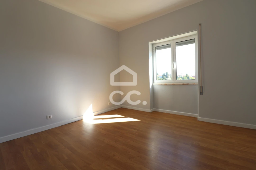 Apartamento T2 para Arrendamento em Santa Clara e Castelo Viegas Foto 6