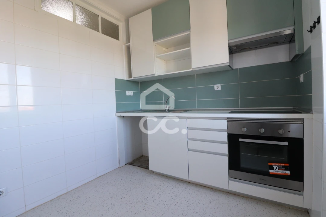 Apartamento T2 para Arrendamento em Santa Clara e Castelo Viegas Foto 5