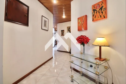 Apartamento T3 para Venda em Massamá e Monte Abraão
