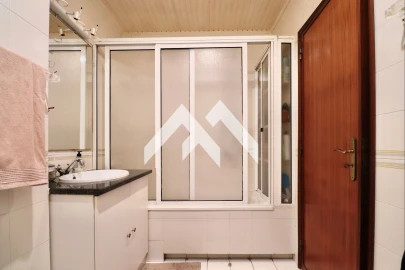 Apartamento T3 para Venda em Massamá e Monte Abraão