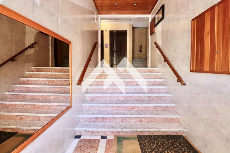 Apartamento T3 para Venda em Massamá e Monte Abraão Foto 23