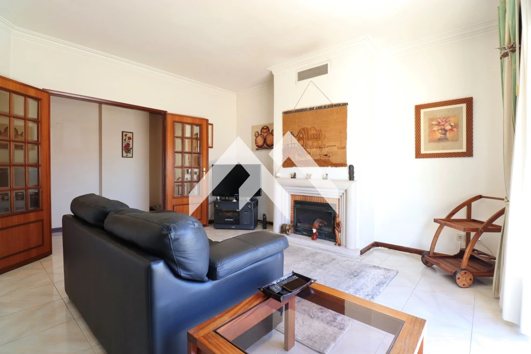 Apartamento T3 para Venda em Massamá e Monte Abraão Foto 2