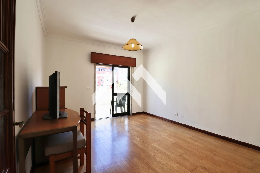 Apartamento T3 para Venda em Massamá e Monte Abraão Foto 12