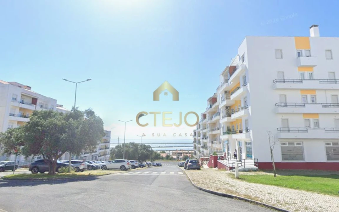 Apartamento T2 para Venda em Póvoa de Santa Iria e Forte da Casa Foto 1