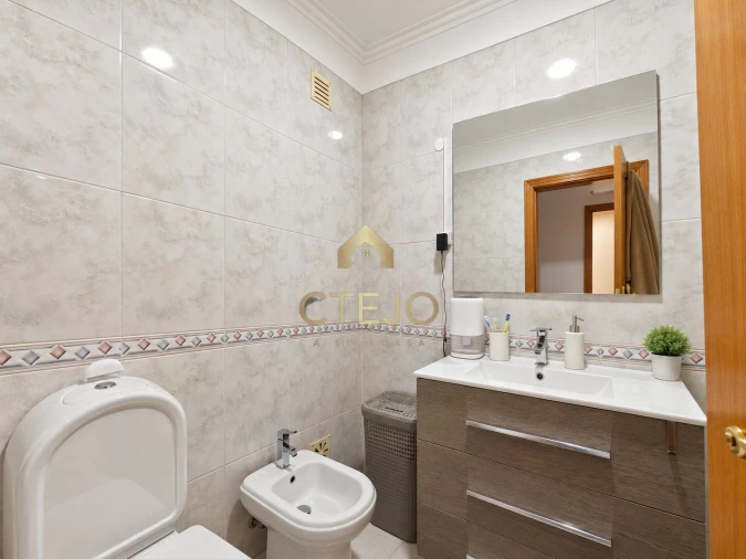Apartamento T2 para Venda em Póvoa de Santa Iria e Forte da Casa Foto 16