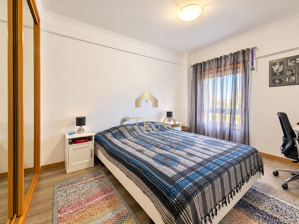 Apartamento T2 para Venda em Póvoa de Santa Iria e Forte da Casa Foto 15