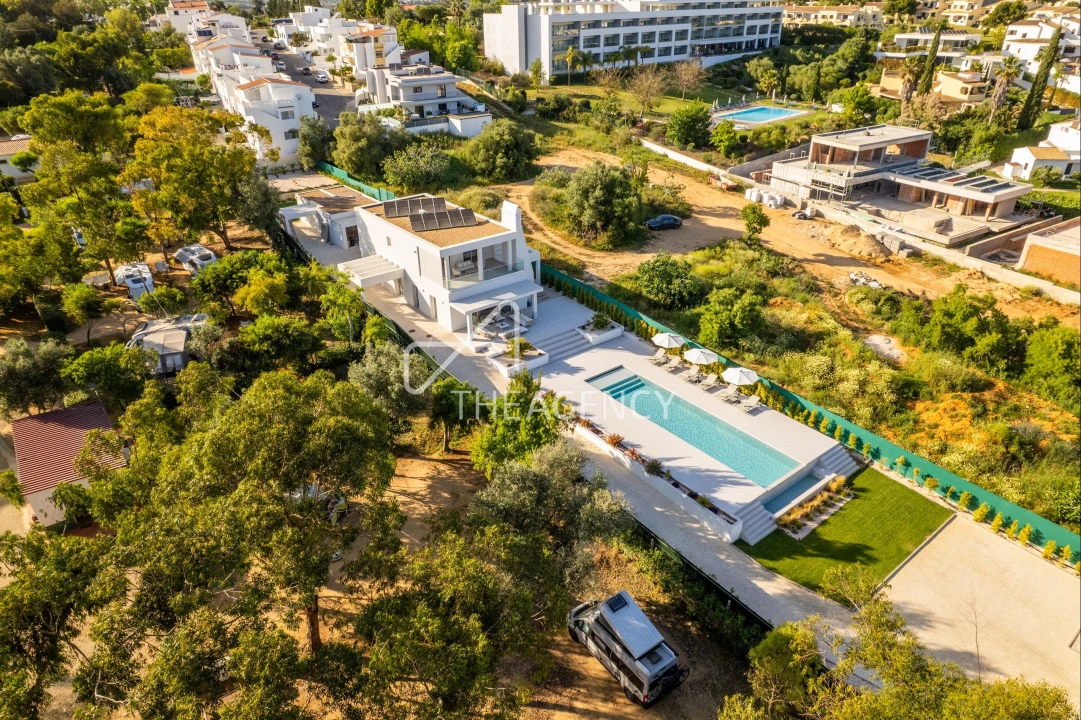 Moradia T8 para Venda em Alvor Foto 2